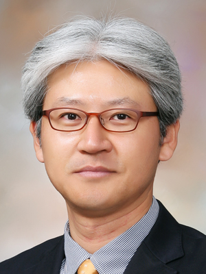 Yong-Mo Yang